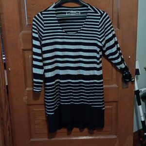 Black and white medium women's tunic top